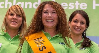 Die amtierende Miss DIY Martina Lammel bei der Siegerehrung (Foto: DIY Academy) 