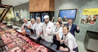 With a clenched fist to victory: the meat crew from Buxtehude. Photo: Mirco Moskopp for Lebensmittelpraxis