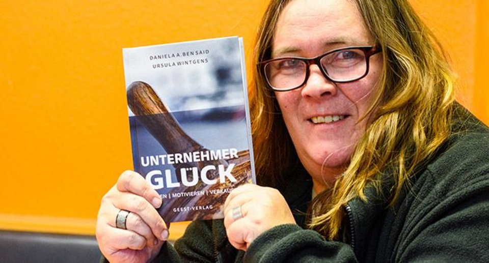 Glückliche Buchautorin Ursula Wintgens